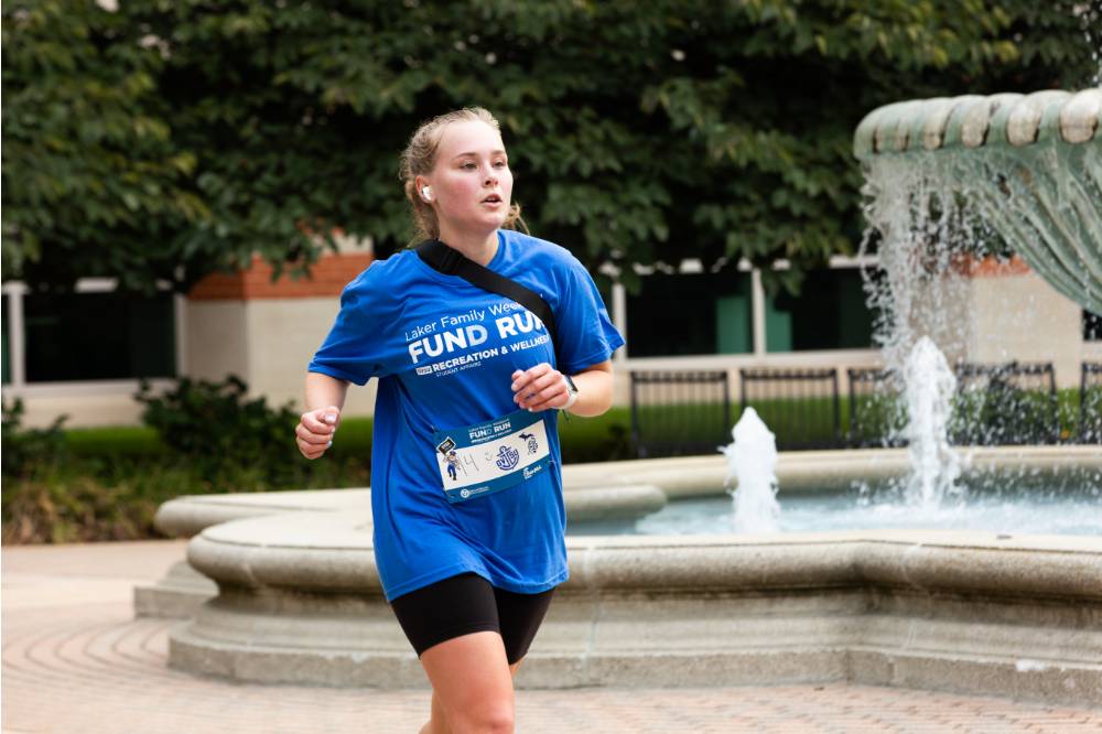 Participant nearing finish line passing by fountain
